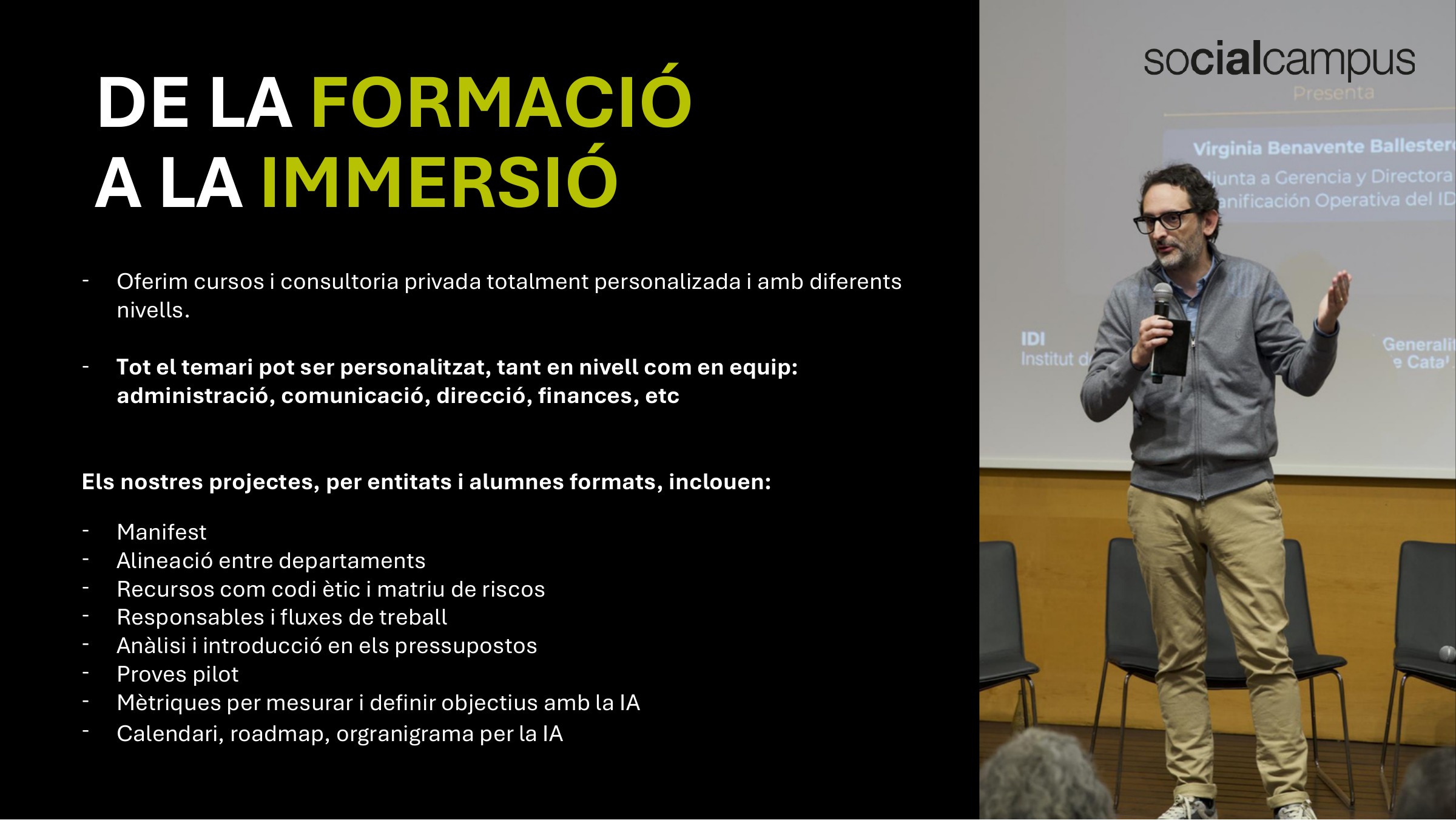 Formador de Social Campus durant una sessió presencial